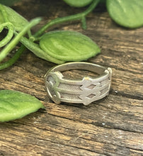 Load image into Gallery viewer, Stunning Celtic upcycled repurposed silver-plated ring made from vintage cutlery L Size T-T1/2 approx