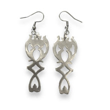 Load image into Gallery viewer, Stunning upcycled silver plated filigree dangly earrings made from vintage bowl
