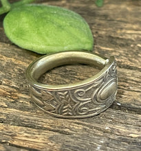 Load image into Gallery viewer, Pretty intricate upcycled repurposed silver plated ring made from vintage cutlery S Size K approx
